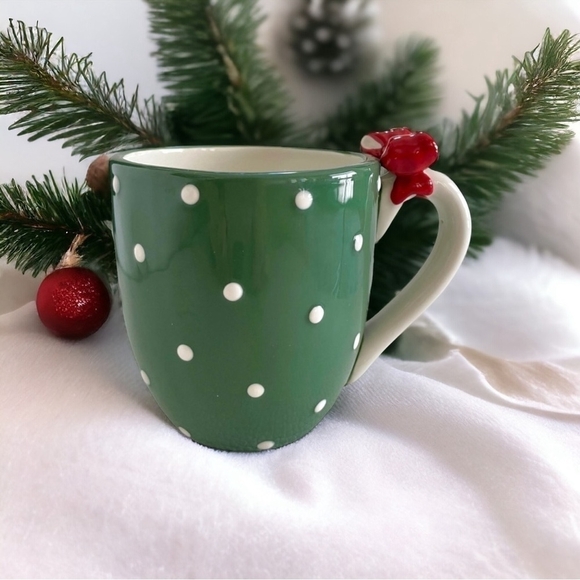 GLOBAL DESIGN CONNECTIONS Christmas Polka Dot Red Bow Kate Williams Ceramic Mug - Picture 1 of 5
